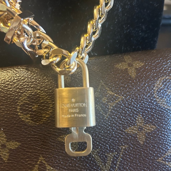 Unbranded gold-tone adjustable choker dangling heart & authentic LV lock #307. - Picture 5 of 11